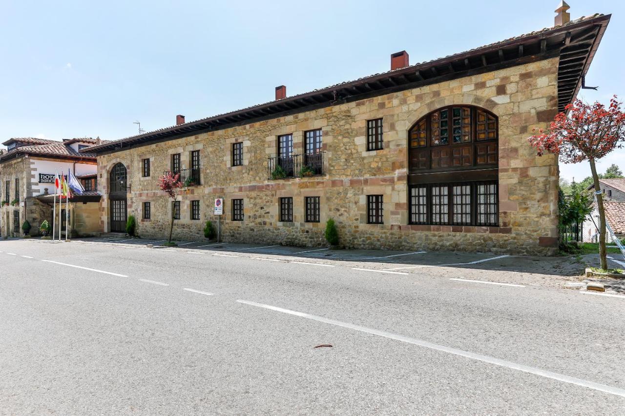 Hotel Santillana Santillana del Mar Bagian luar foto