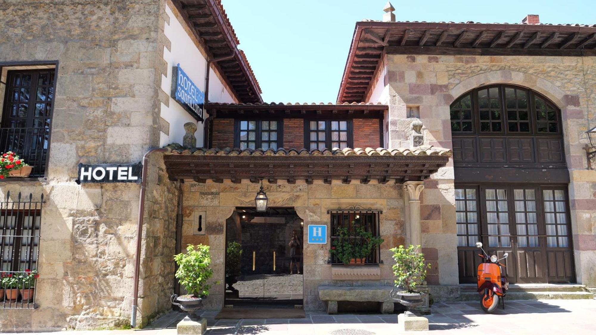 Hotel Santillana Santillana del Mar Bagian luar foto